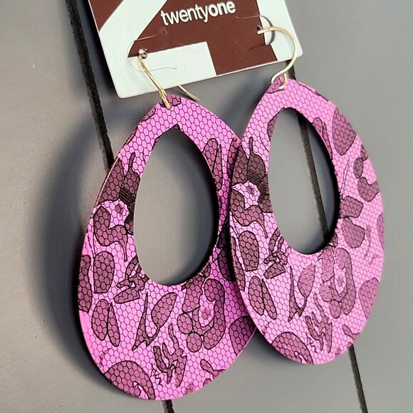 Pink Leopard Print Teardrop Earrings Lightweight Statement Y2K Retro, Gift Bag - Picture 4 of 8